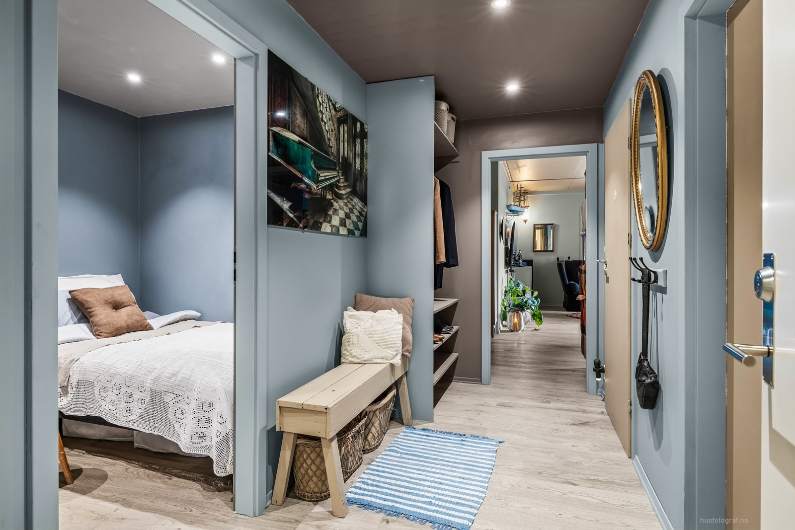 Adkomst til kontoret fra gangen. Galleribilde