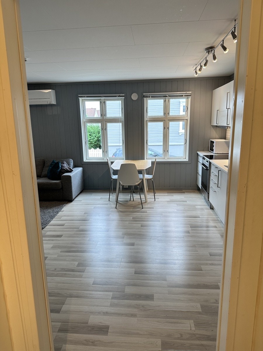 Kjøkken med spisebord Leilighet 1. etasje Galleribilde