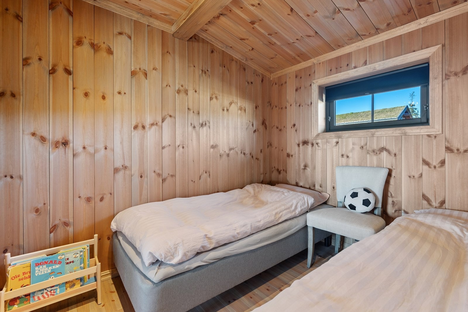 Det femte soverommet har to enkeltsenger - perfekt for både store og små gjester. Galleribilde