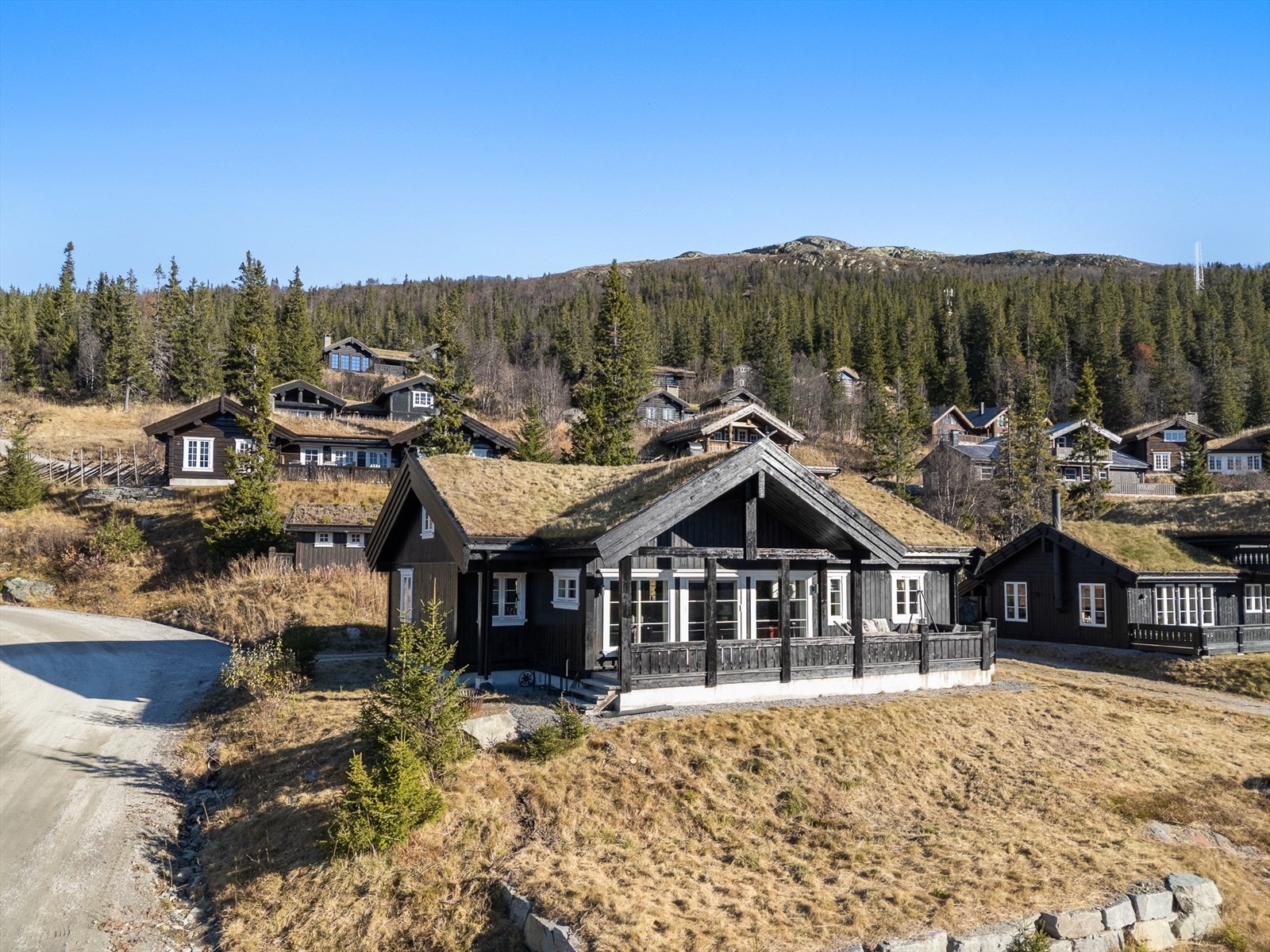 Hytta er fra 2011 og holder en gjennomgående god standard. Galleribilde