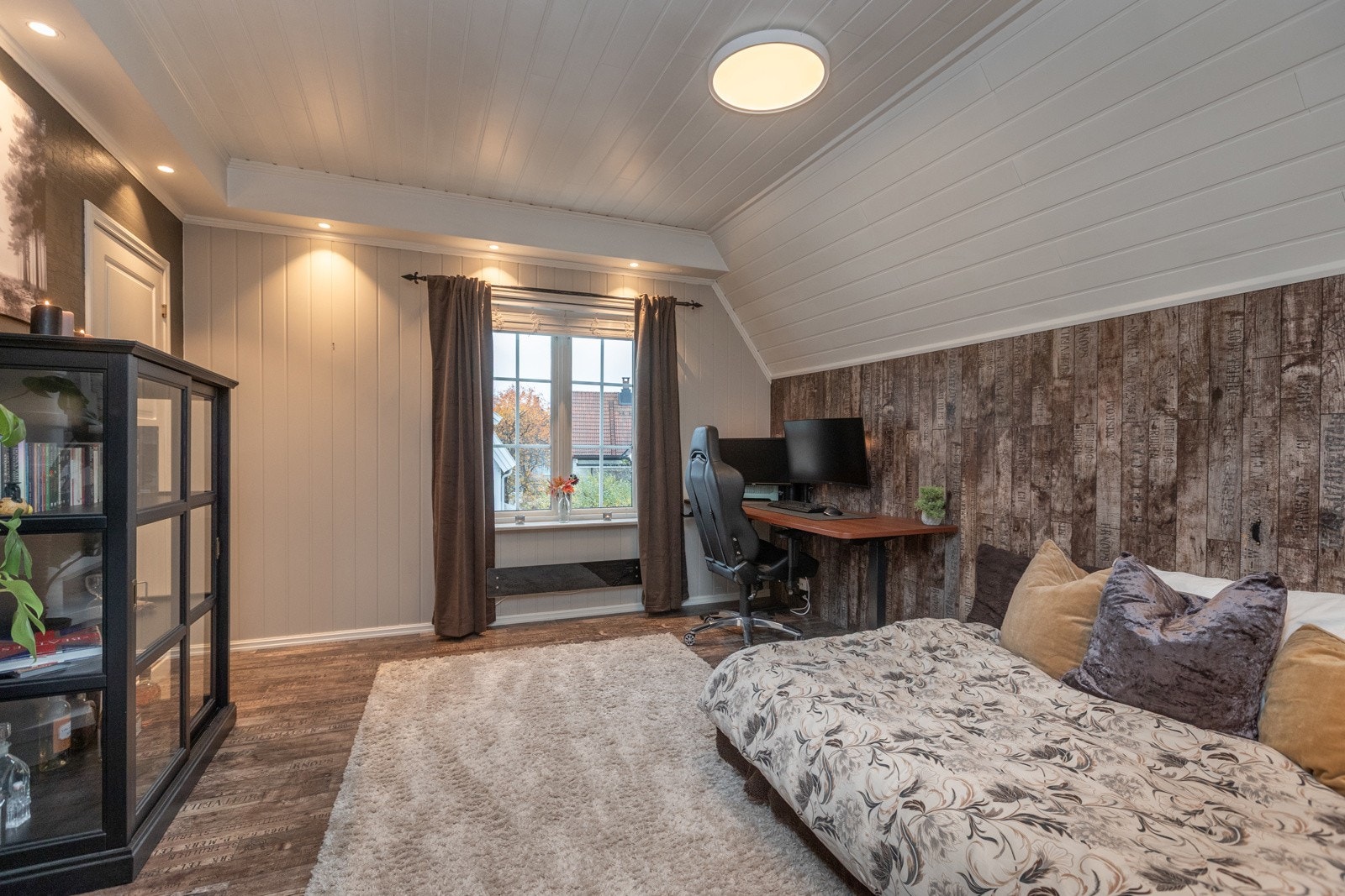 Dette rommet kan benyttes bl a som spisestue, kontor eller soverom (Det er ikke dør inn til stuen pr nå) Galleribilde