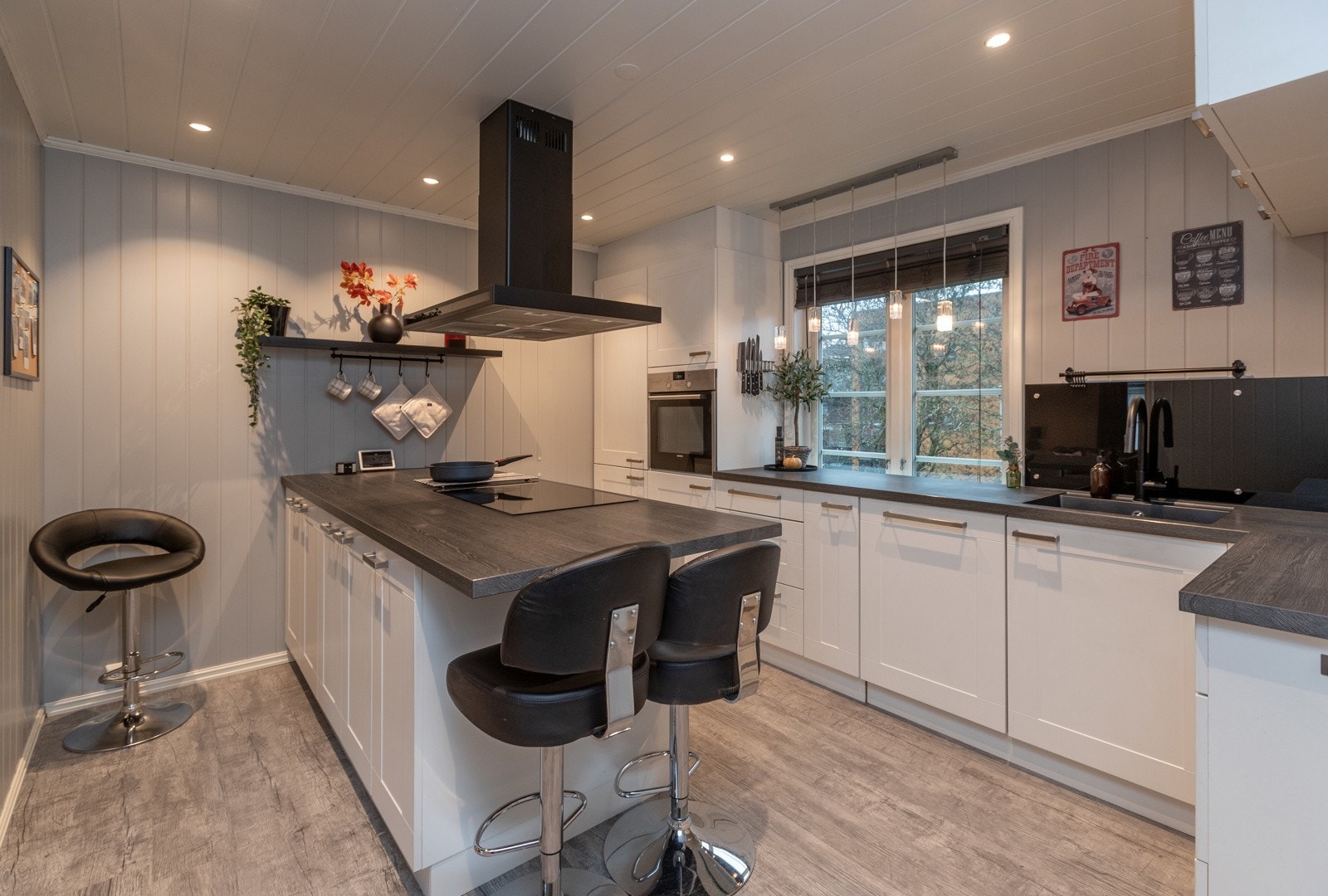 Praktisk med kjøkkenøy Galleribilde