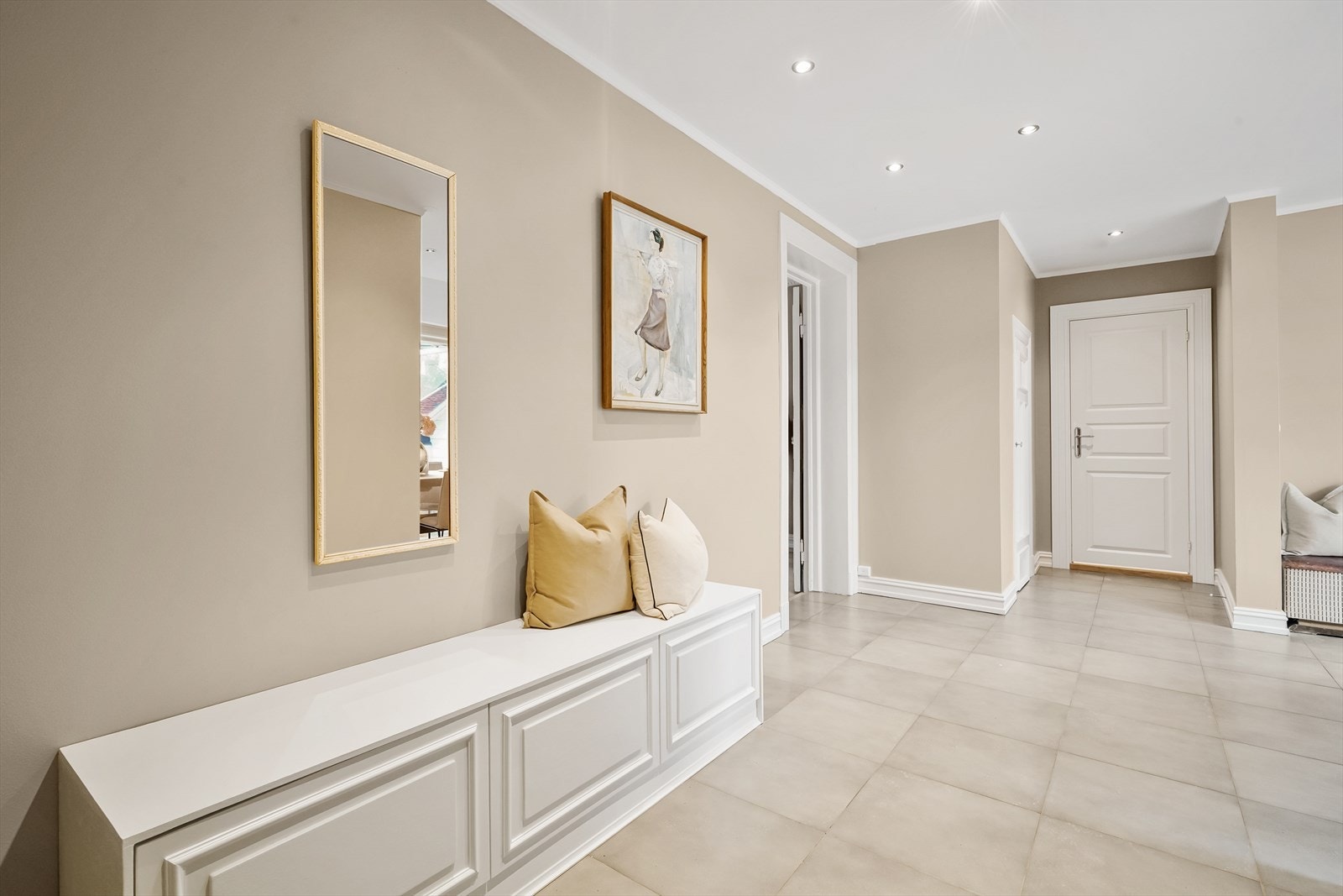 I tillegg til rikelig med oppbevaringsplass i leiligheten disponerer leiligheten to boder på tilsammen ca. 13 kvm. Galleribilde