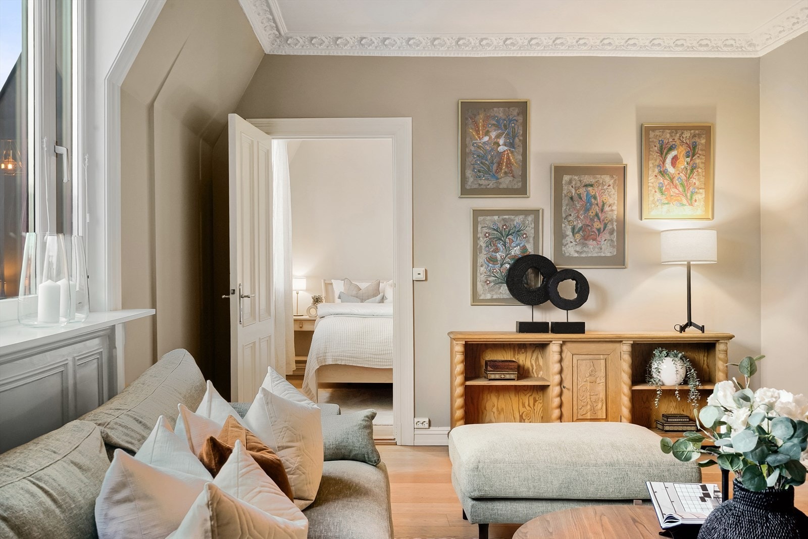 Inn til hovedsoverom fra stue. Galleribilde