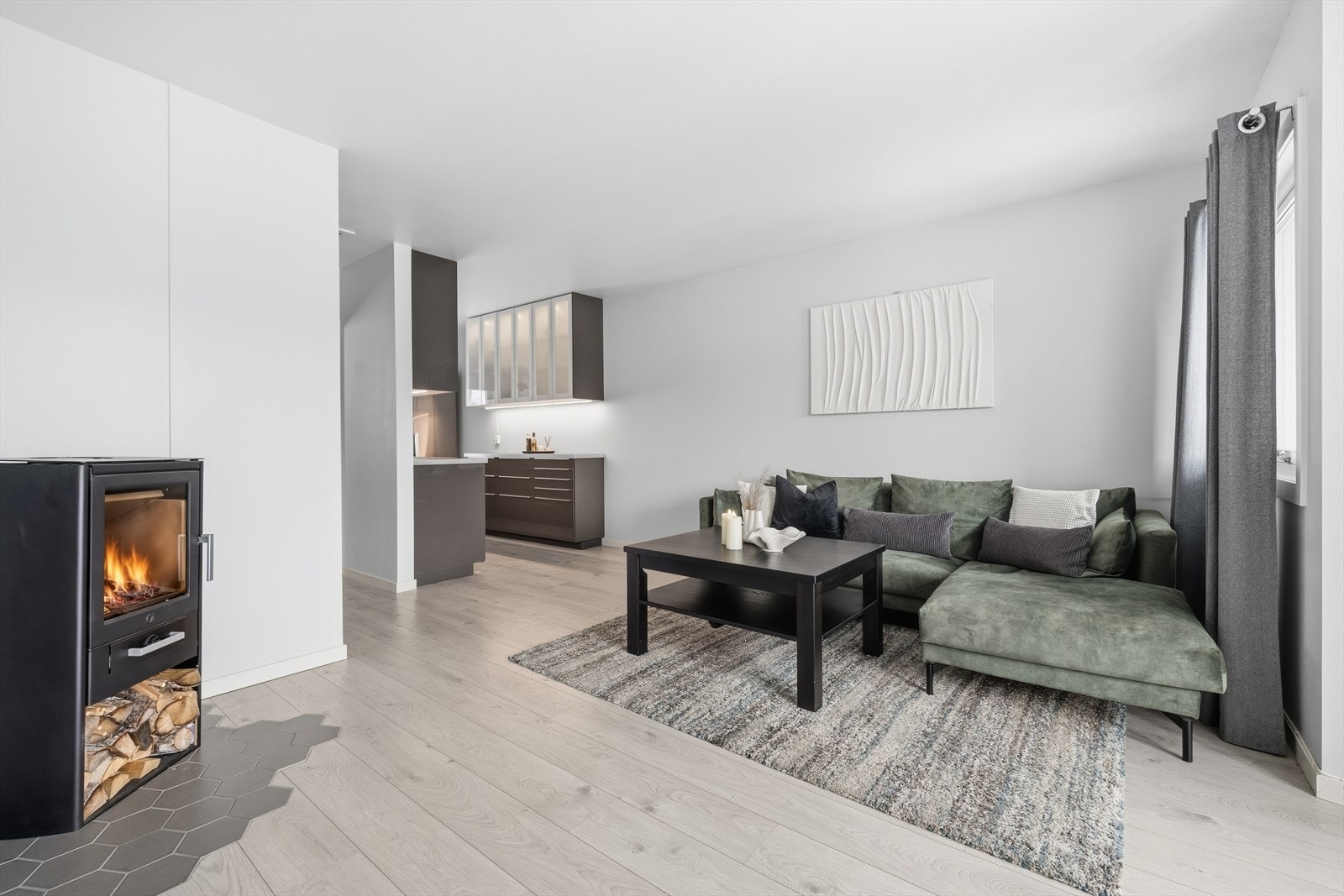 Huset er oppusset i 2014, hvor alle overflater, samt kjøkken, bad, strøm og vann/avløp er påkostet Galleribilde