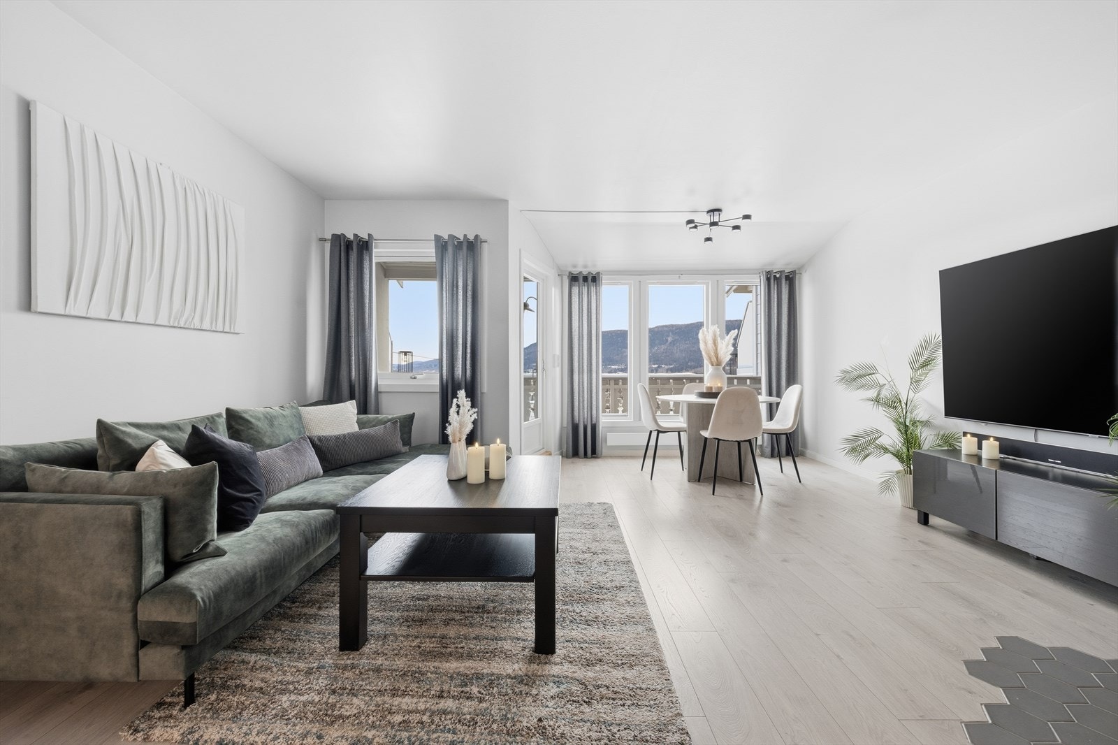 Dette er et lyst og delikat rekkehus beliggende i et veletablert borettslag Galleribilde