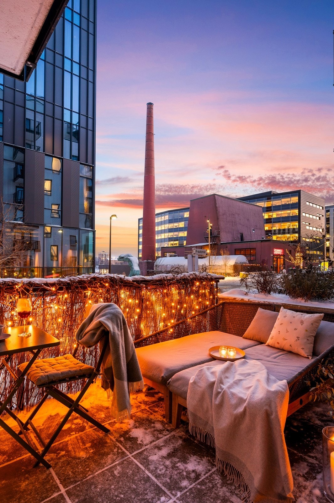 Balkongen er vendt mot sydøst og byr på morgen- og formiddagssol Galleribilde