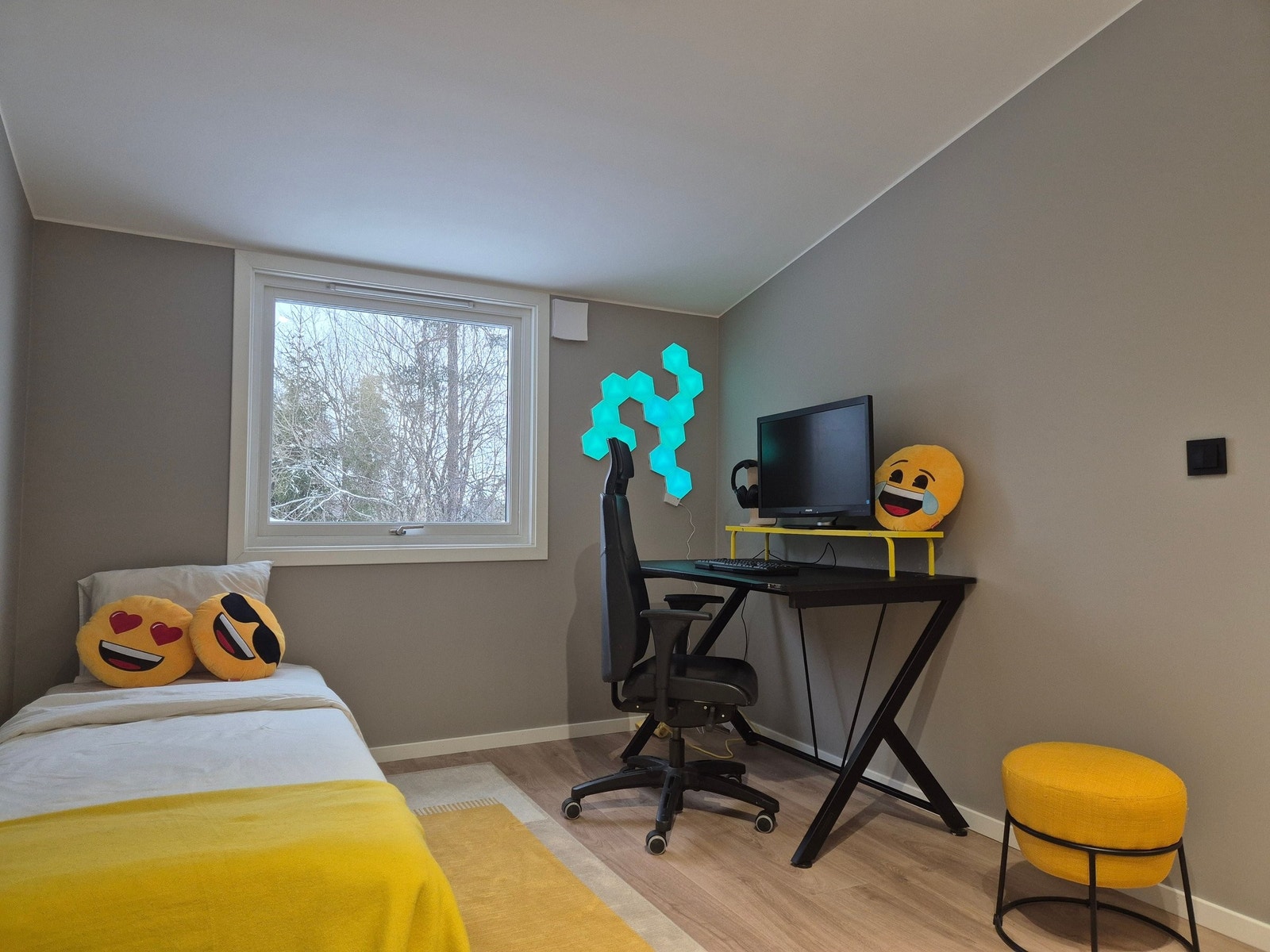 Soverom 2: Rom med god plass og praktisk planløsning Galleribilde