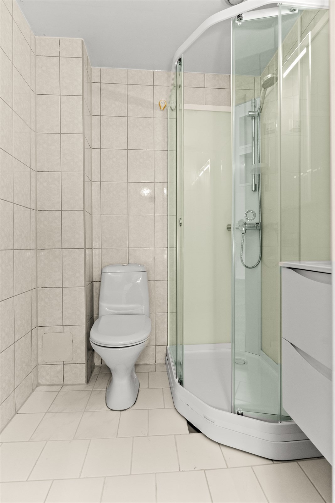 Eldre baderom med nyere innredning Galleribilde