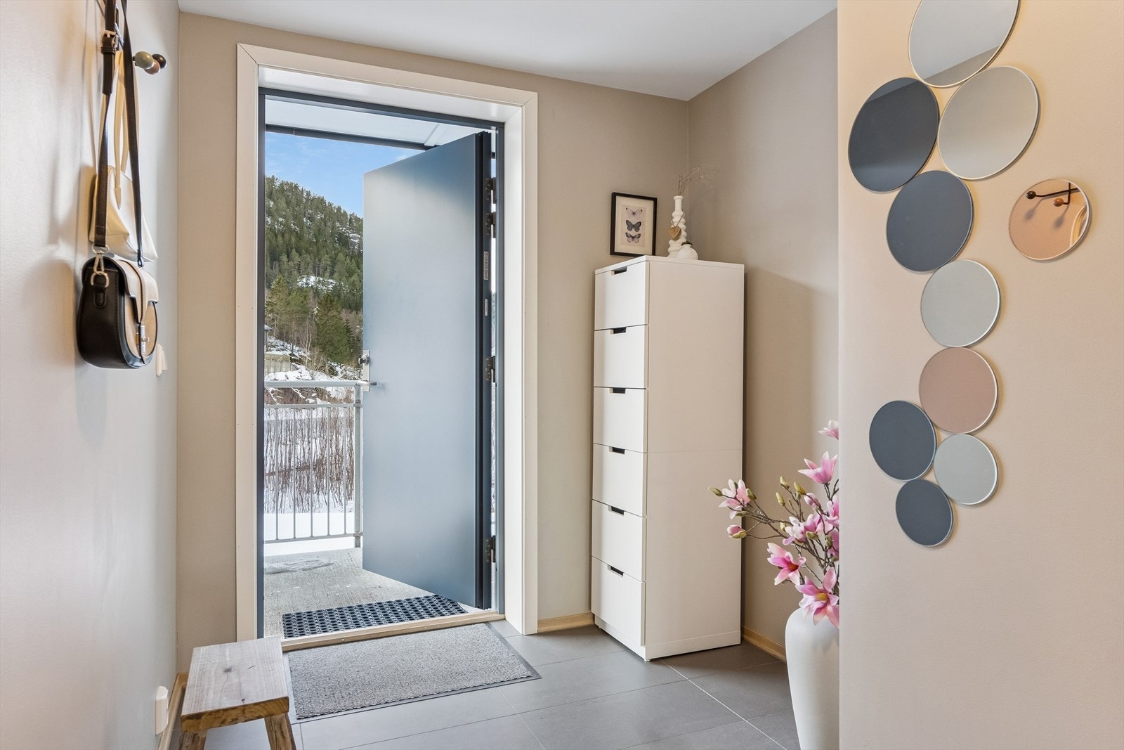 Entré - velkommen inn. Galleribilde