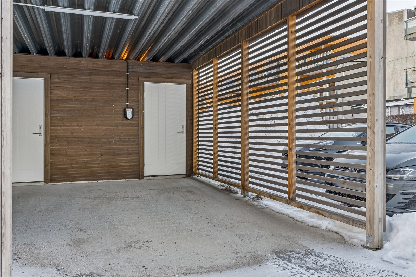 Tilhørende sportsbod på ca 5 m². Elbillader er gjort klart for påkobling. Galleribilde