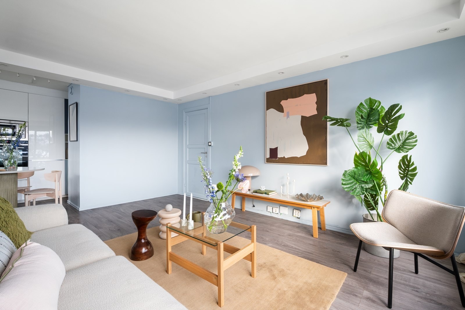 Stuen er romslig og har gode møbleringsmuligheter. Galleribilde