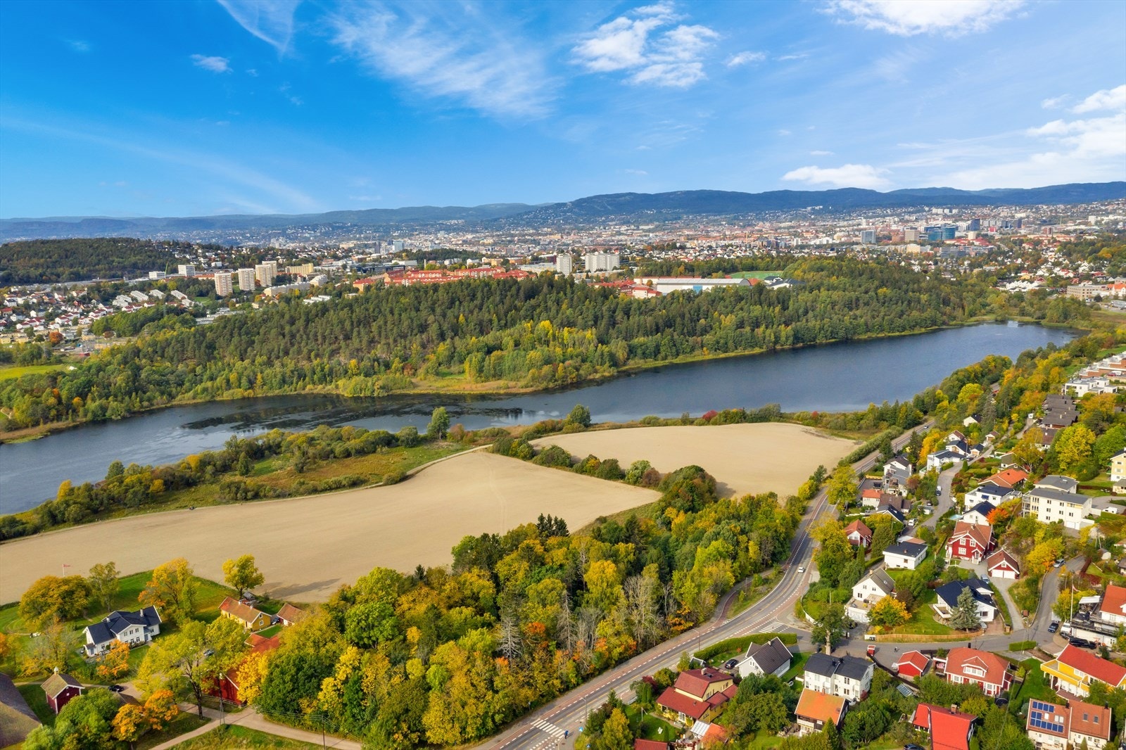 Østensjøvannet er et vernet naturreservat og byr på fine turstier hvor du blant annet kan oppleve et rikt fugleliv. Galleribilde