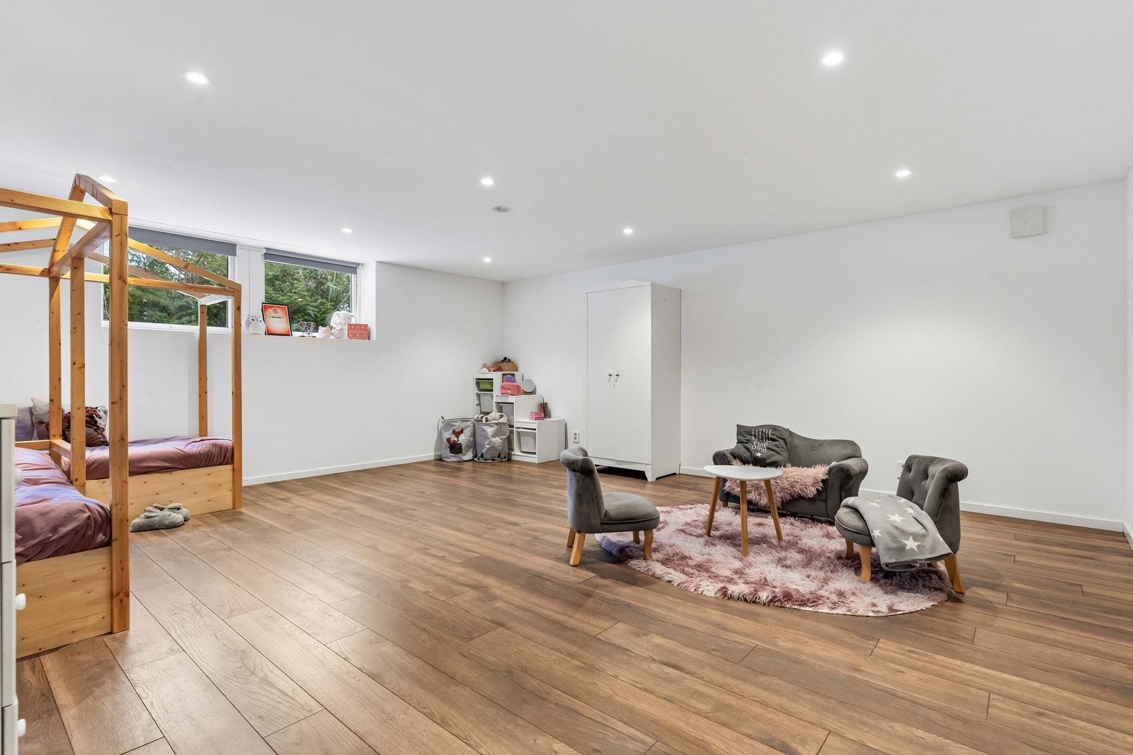 Soverom 4 beliggende i kjelleretasjen er av god størrelse. Galleribilde