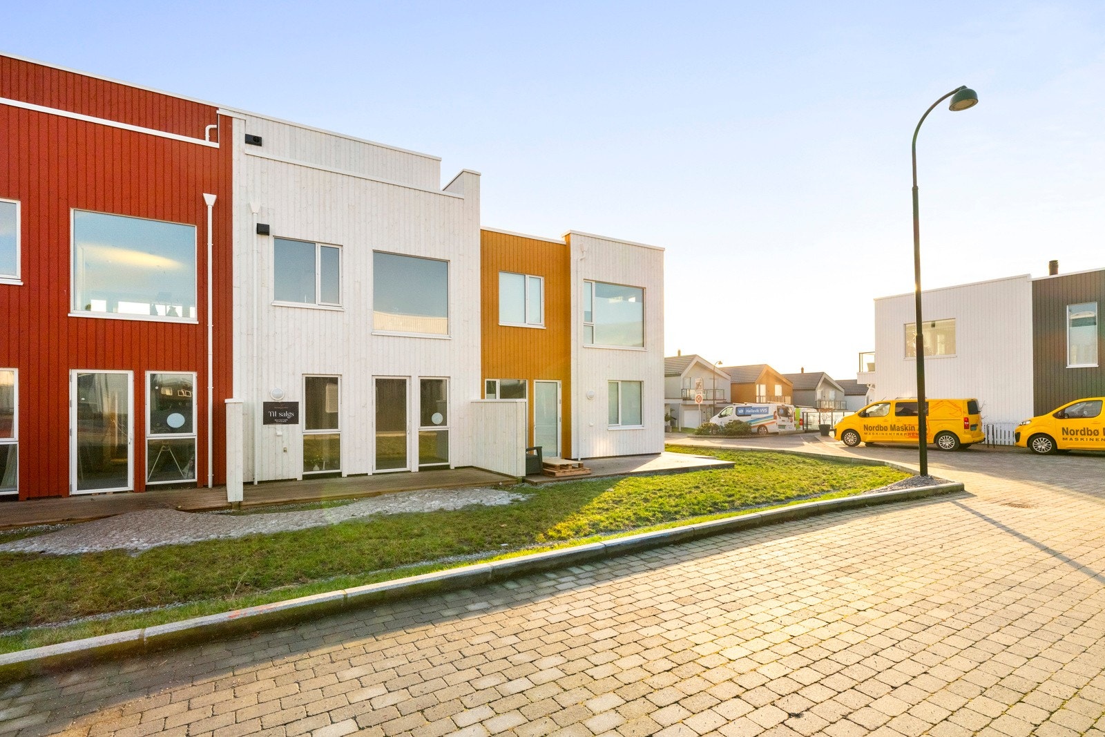 Velkommen til Tronholberget 67 - et helt nytt og moderne rekkehus over tre plan, perfekt for barnefamilien. Galleribilde