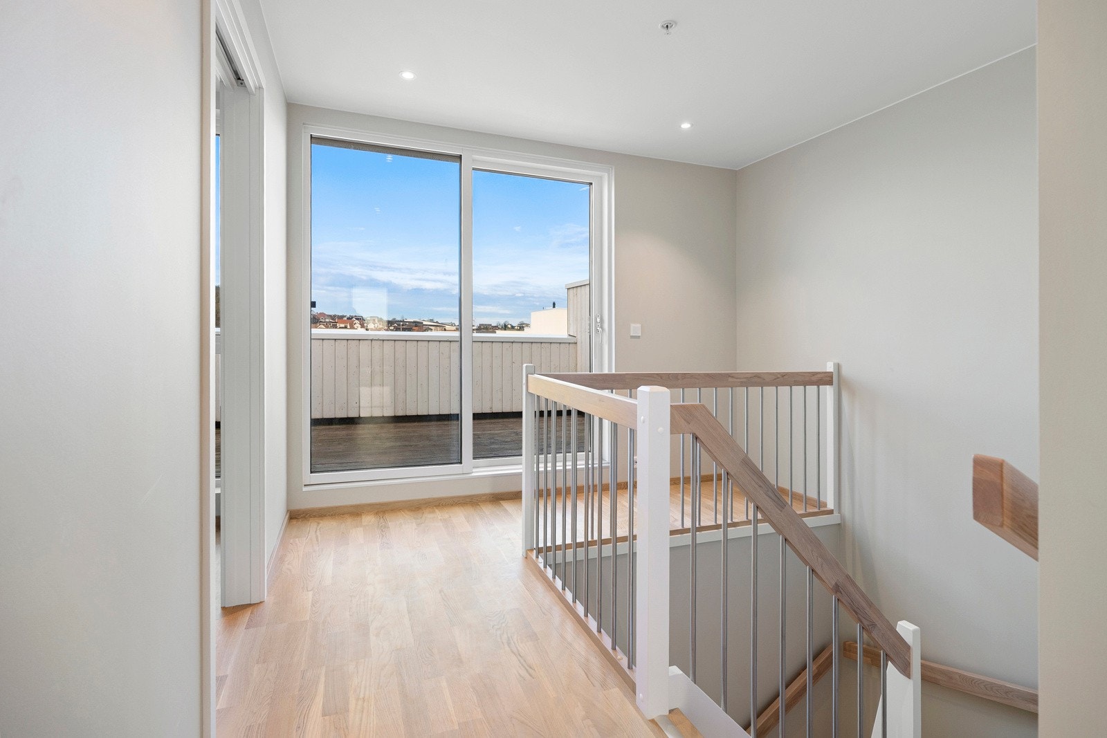 I tredje etasje finner vi to soverom, et bad og en balkong. Galleribilde