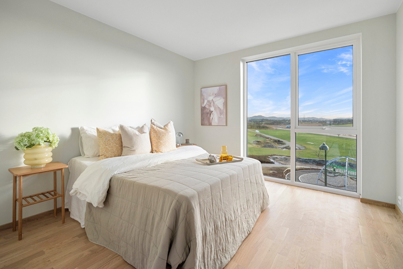 Boligen byr på 4 soverom som gir mange valgmuligheter til familien, og ved behov kan et av rommene benyttes som kontor eller en ekstra stue. Galleribilde