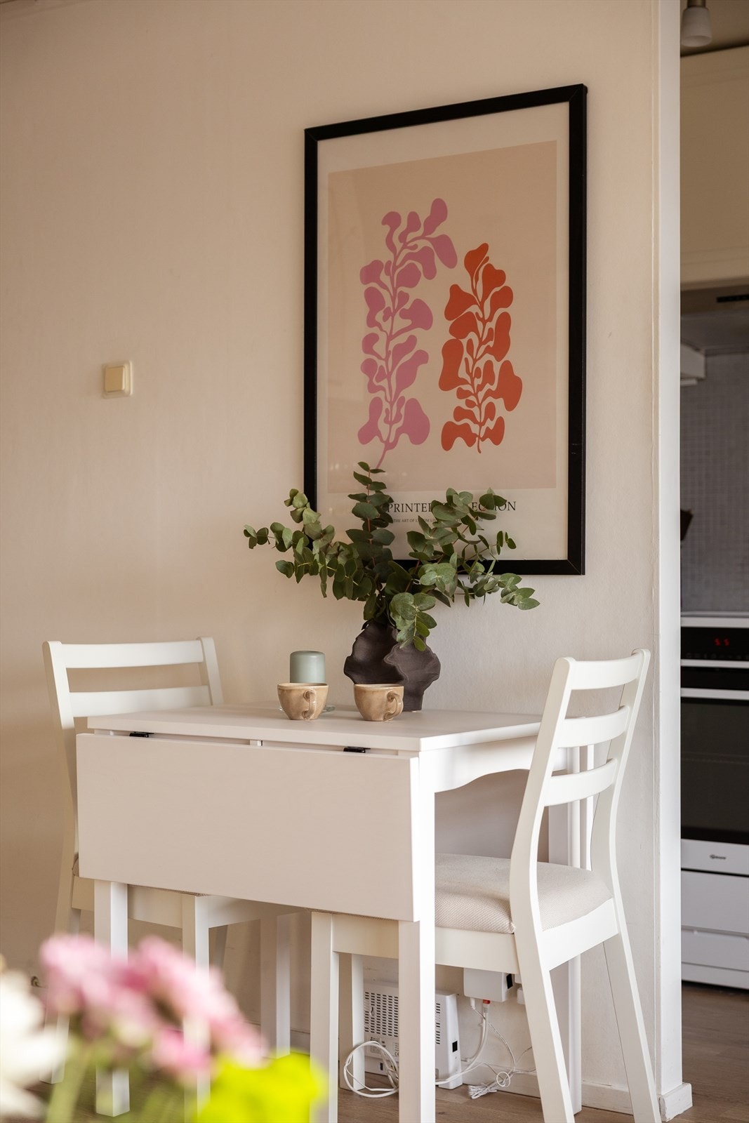 Den smarte planløsningen gir rom for en hyggelig spiseplass. Galleribilde