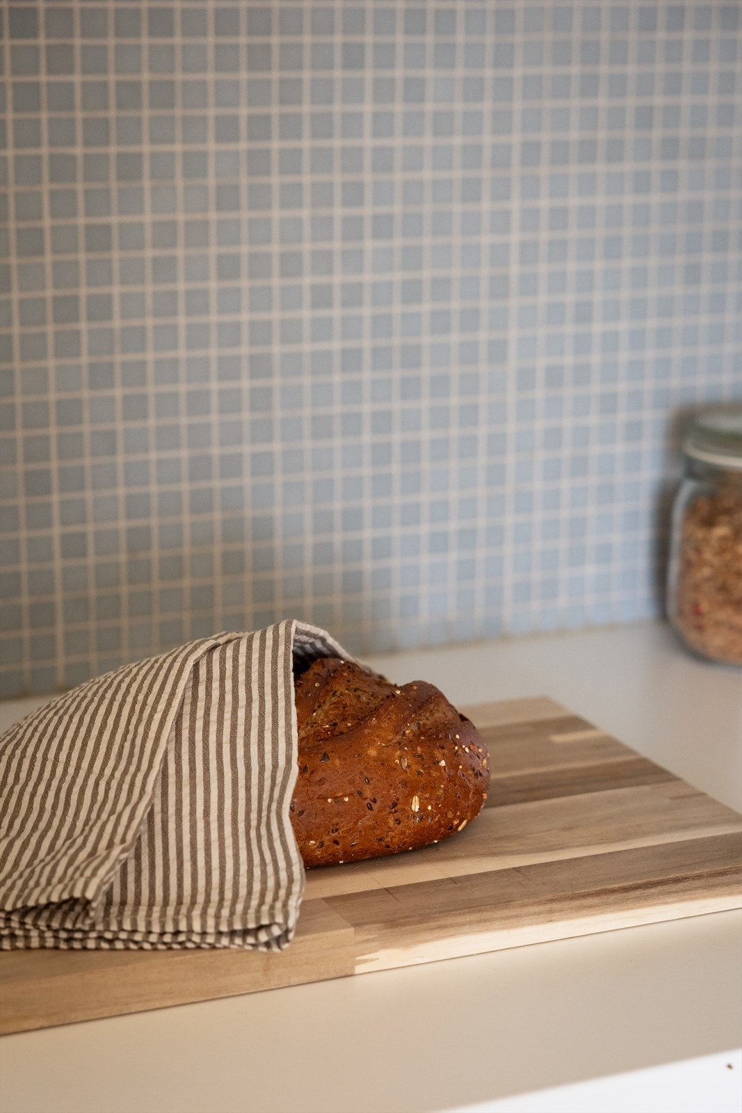 Kjøkkenet er utstyrt med gode hvitevarer for en funksjonell hverdag. Galleribilde