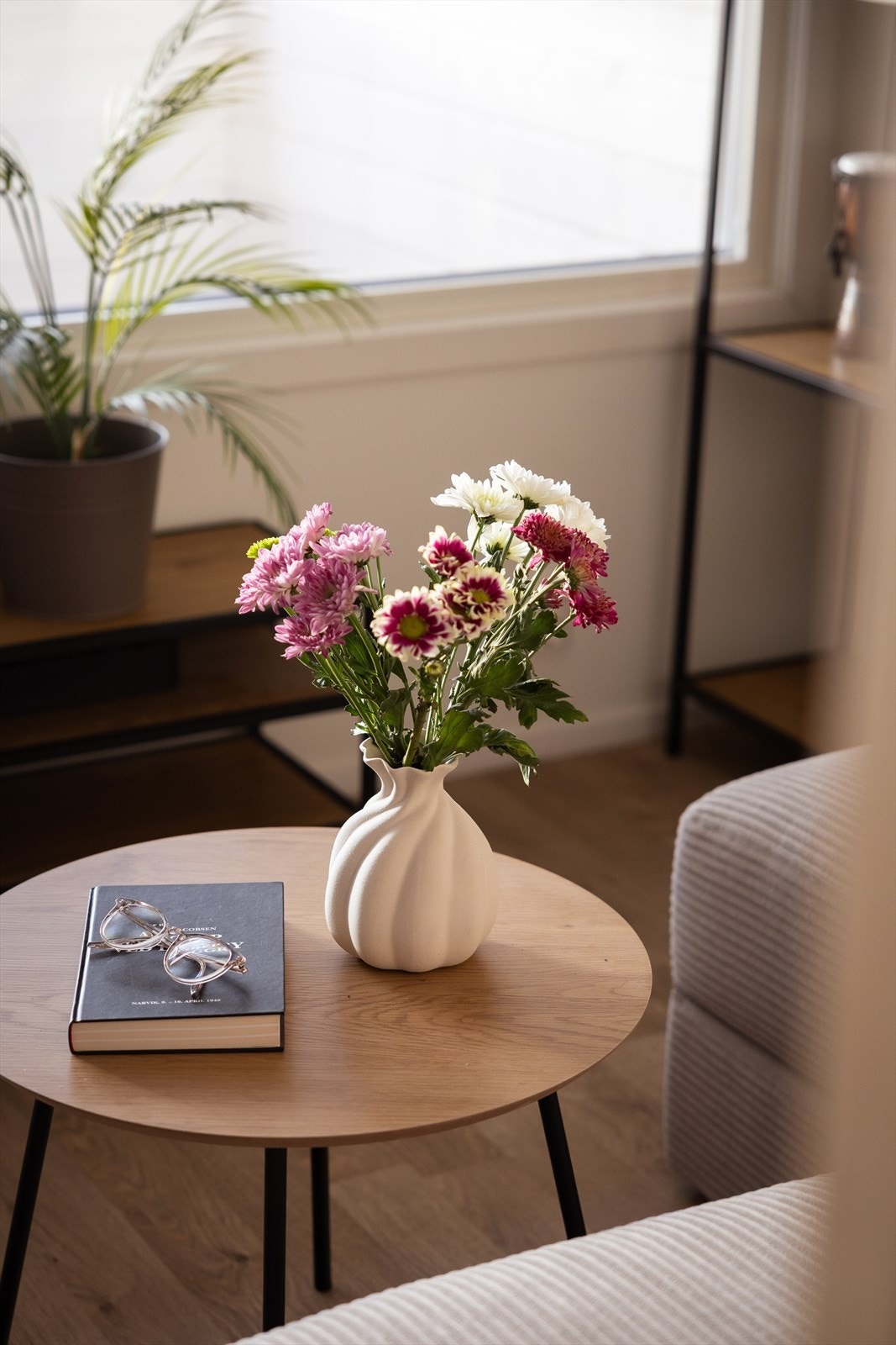 Detaljene i interiøret skaper en helhetlig og innbydende atmosfære. Galleribilde