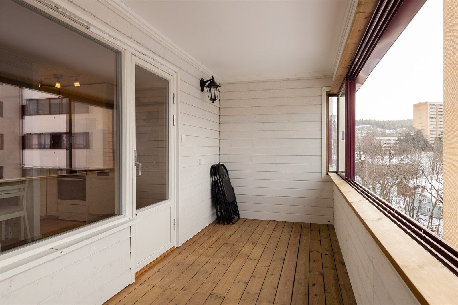 På balkongen har du svært gode solforhold. Her ligger virkelig alt til rette for hyggelige stunder Galleribilde