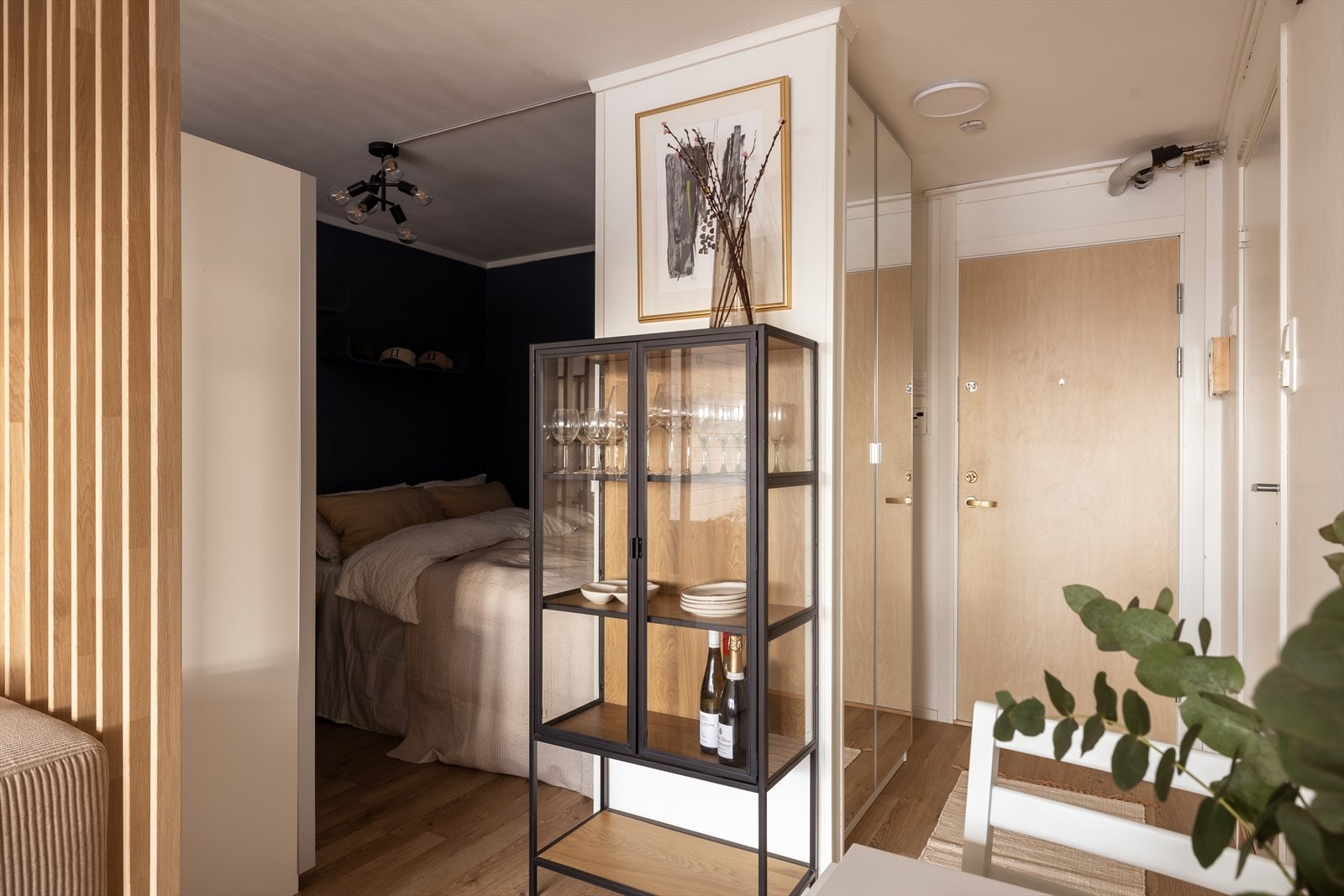 Gjennomtenkt rominndeling skaper en god flyt mellom de ulike sonene i leiligheten. Galleribilde