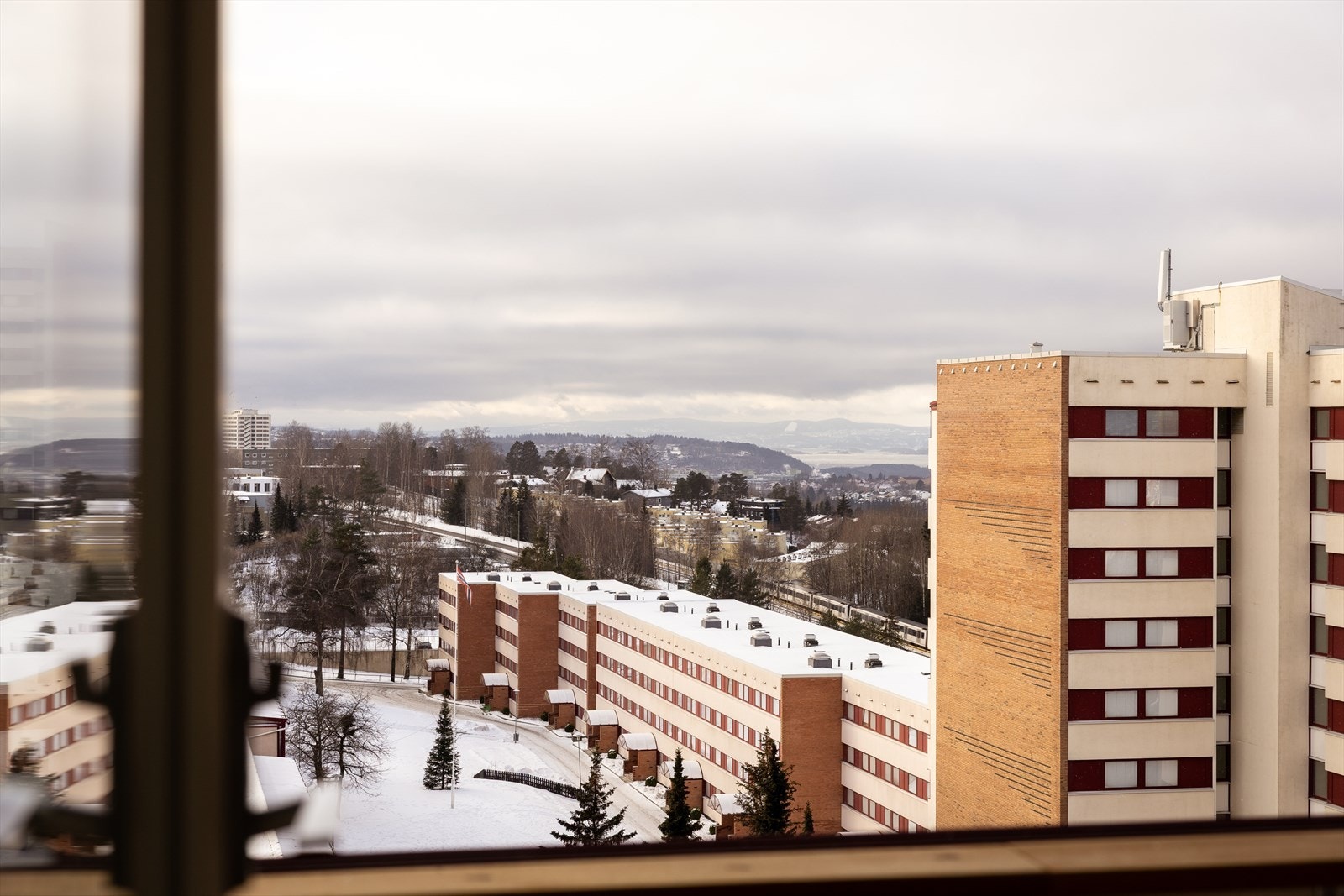 Også fra innsiden kan man nyte den flotte utsikten. Galleribilde