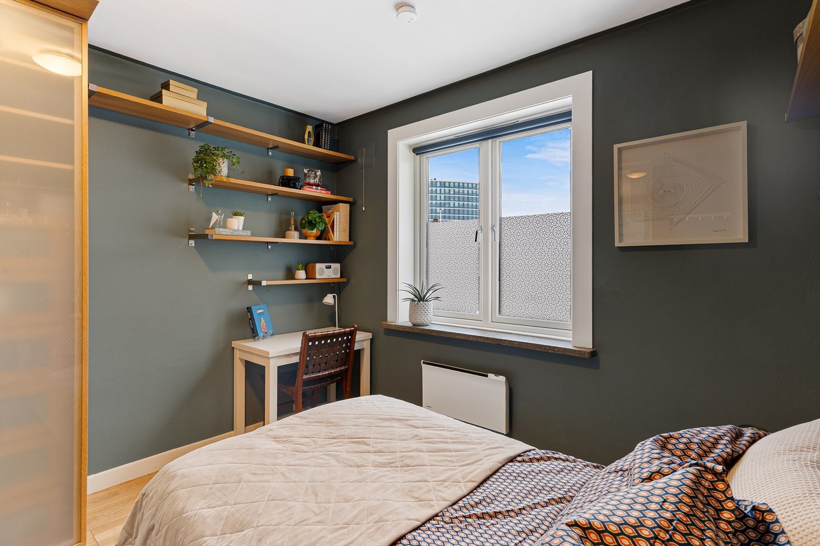 Vinduet er delvis skjermet for innsyn. Galleribilde