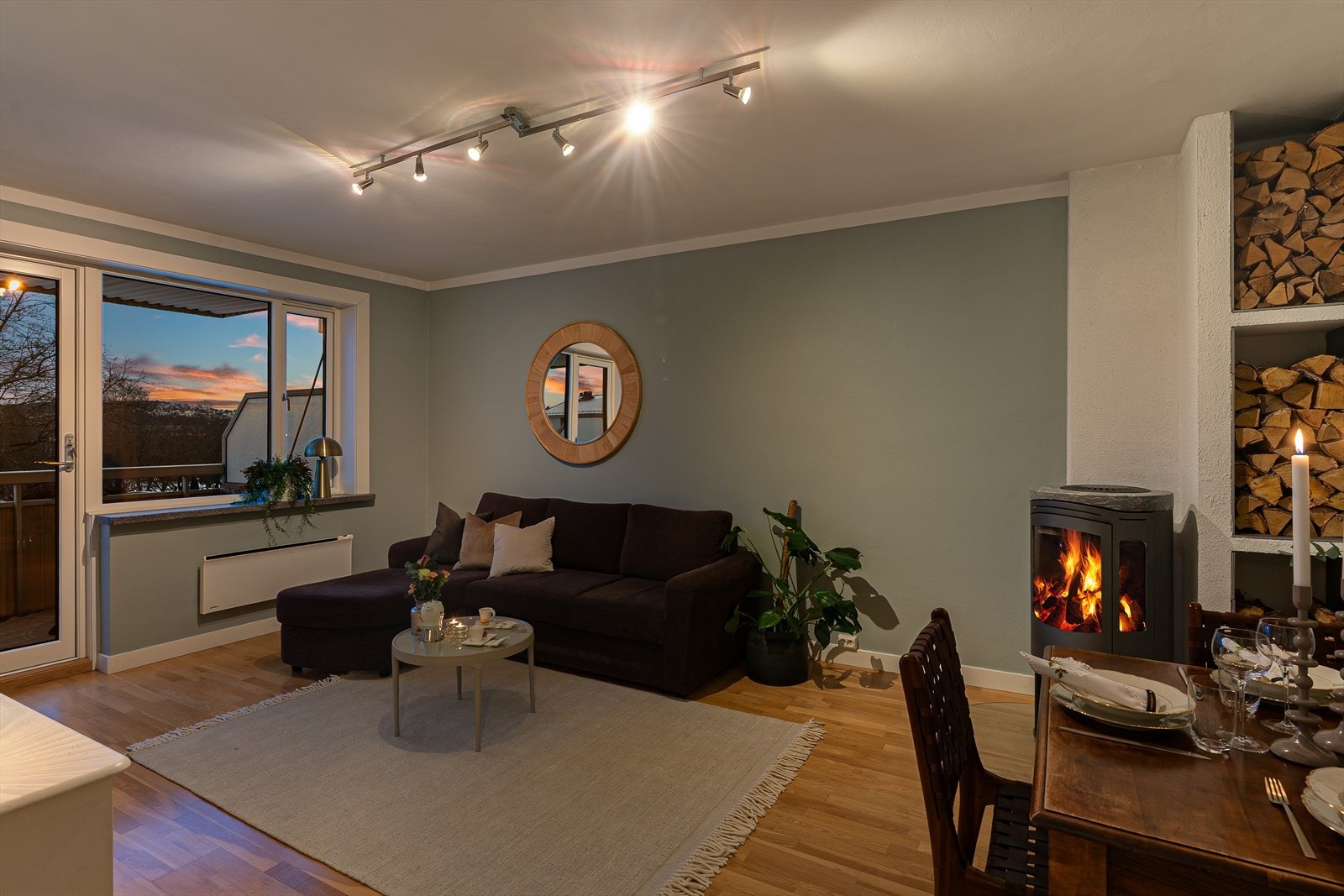 Peisovnen gir en lun atmosfære og ekstra varme på kalde dager. Galleribilde