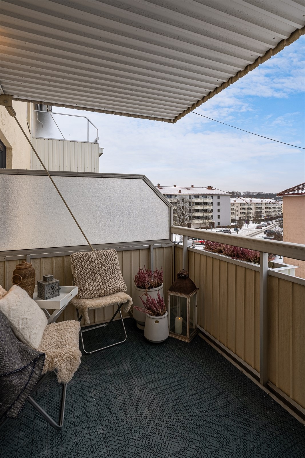 Her kan man nyte utsynet over de rolige omgivelsene. Galleribilde