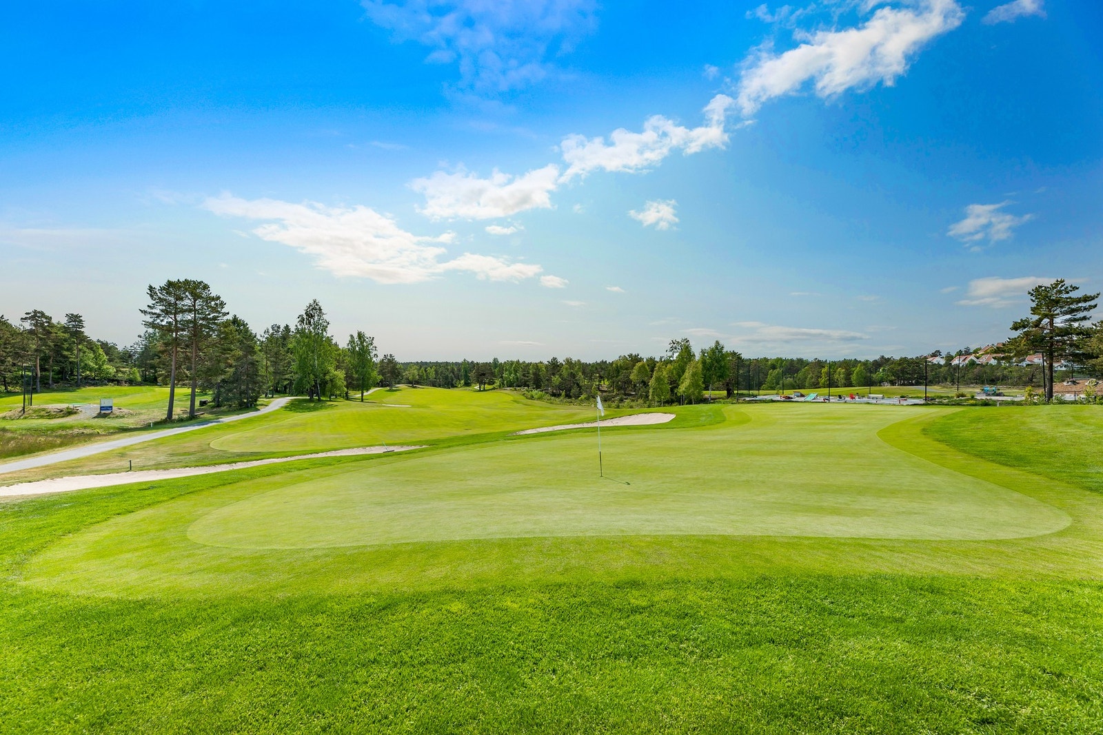 En av Norges beste golfbaner ligger rett ved inngangen din! Galleribilde
