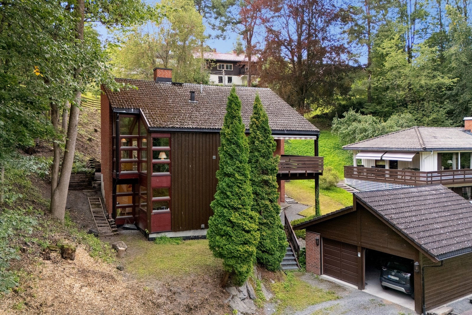 Stor og flott enebolig med attraktiv beliggenhet i barnevennlige omgivelser på Blommenholm. Galleribilde