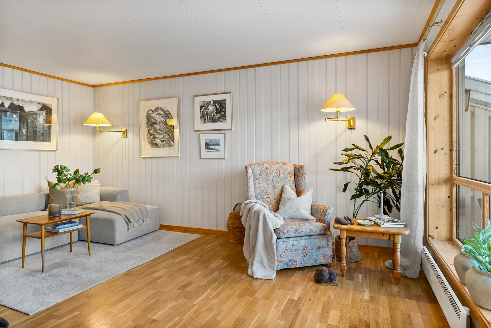 Vinduisoverflatene gir et godt og naturlig innslipp av lys i leiligheten. Galleribilde