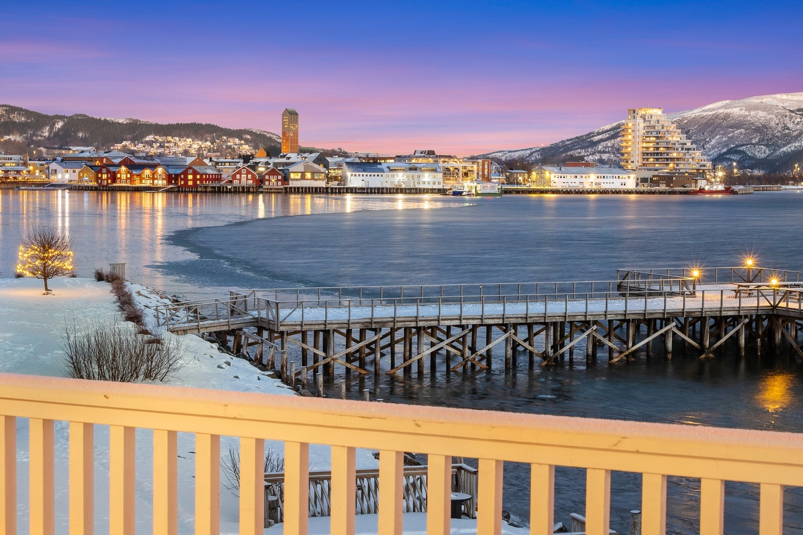 leieligheten har en flott havutsikt, samt utsikt mot Namsos bysentrum. Galleribilde