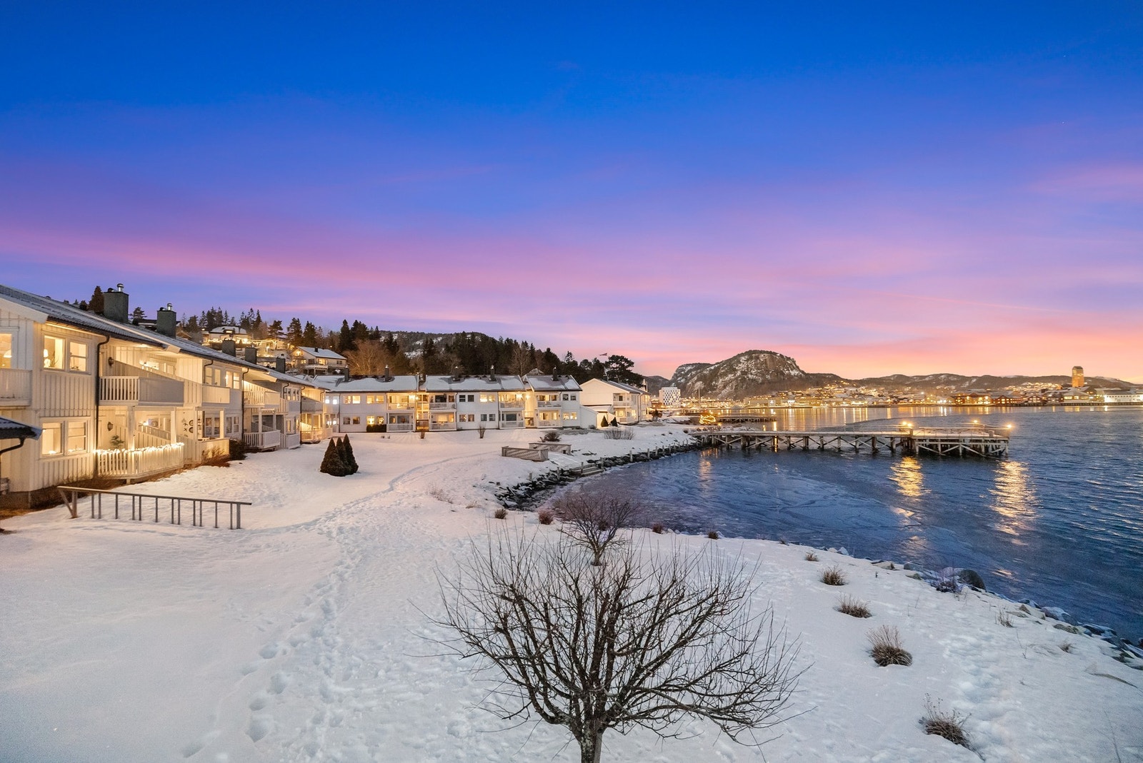 Borettslaget har en felles brygge som innbyr til både avslapning og hygge i maritime omgivelser. Galleribilde