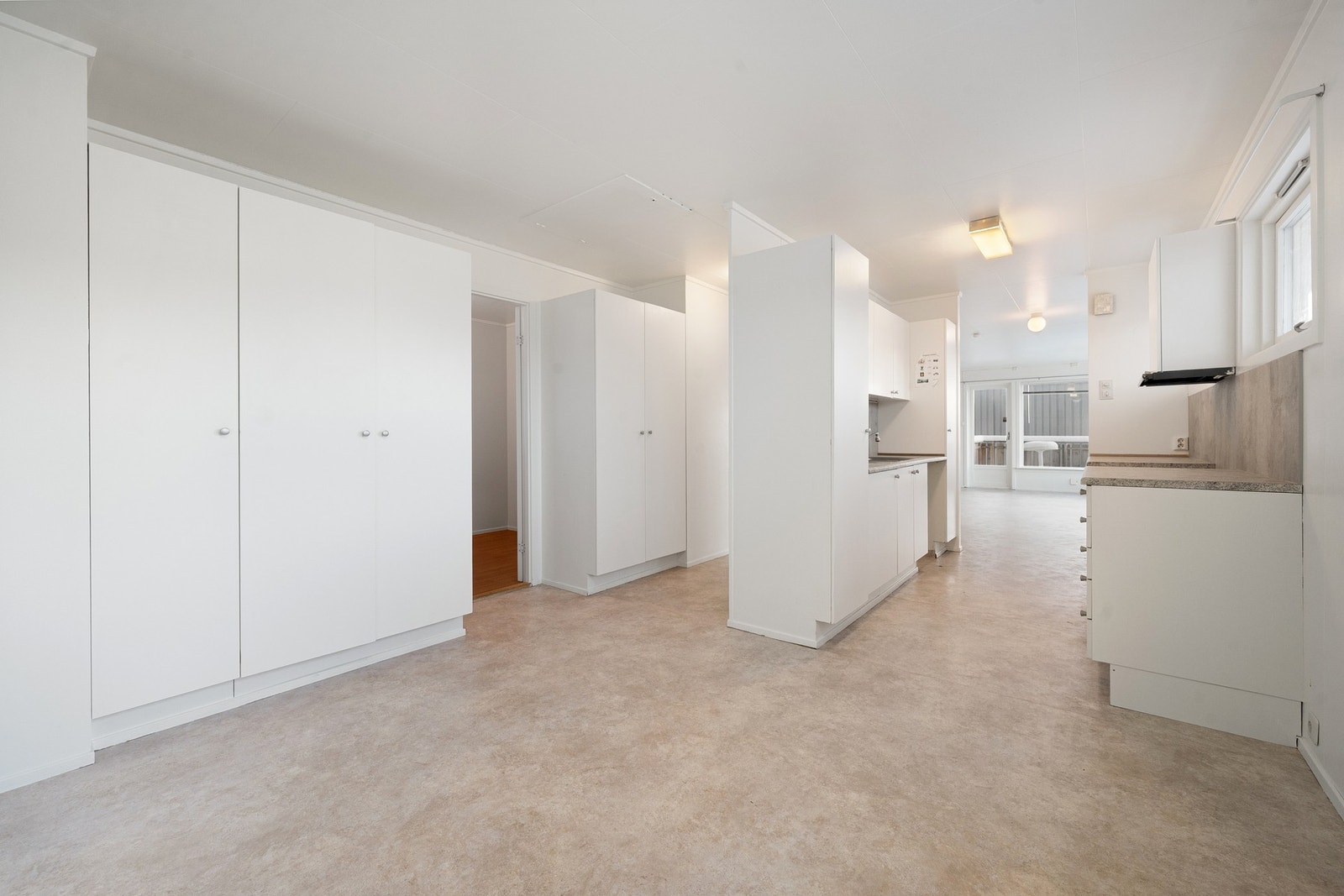 Garderobeløsning gir god oppbevaringsplass Galleribilde