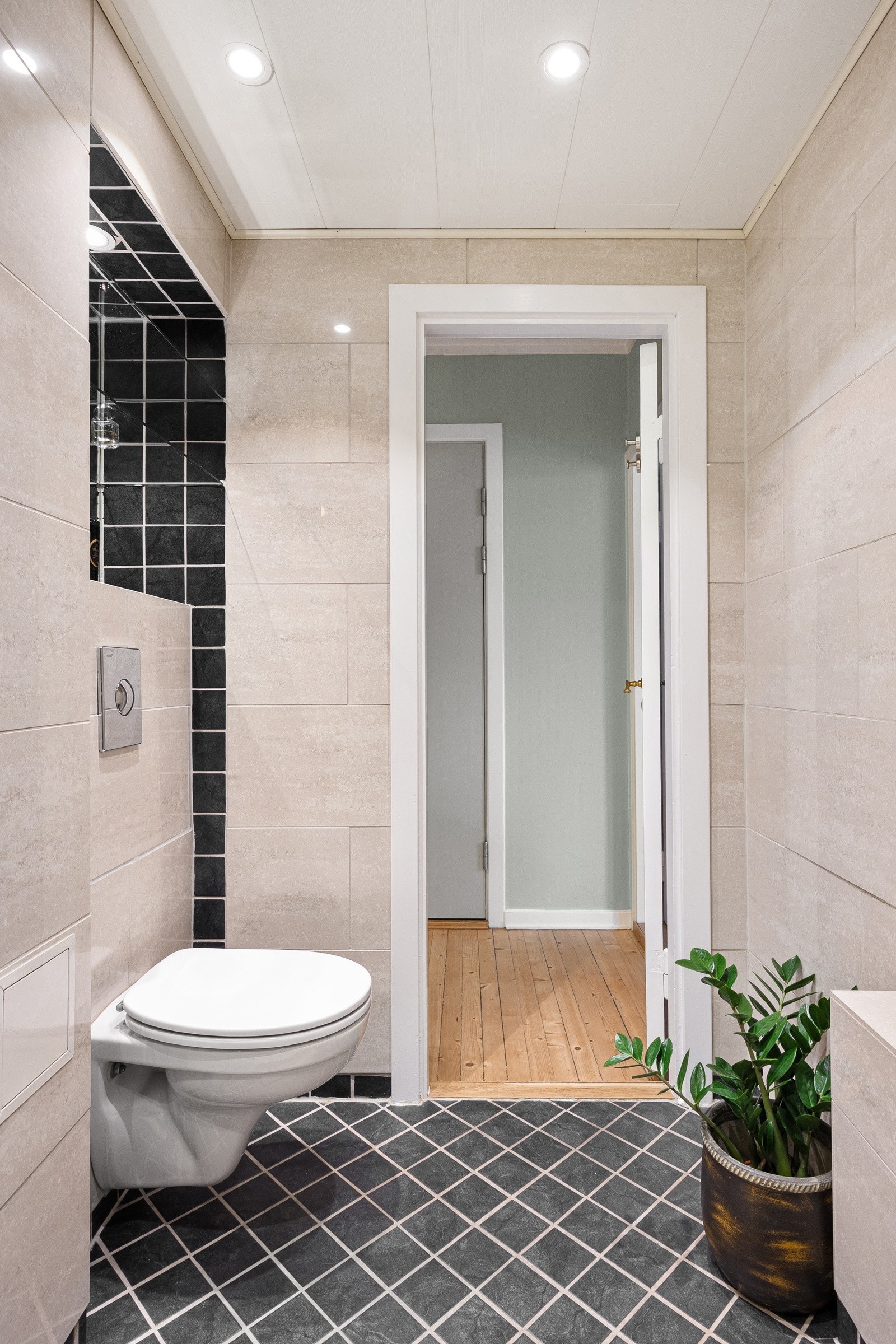 Romslig baderom. Galleribilde