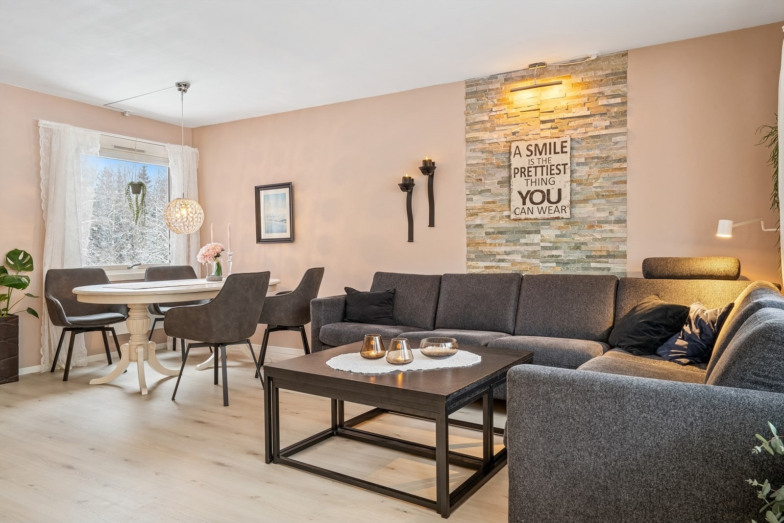 Rommet er enkelt å møblere etter eget ønske og behov. Galleribilde