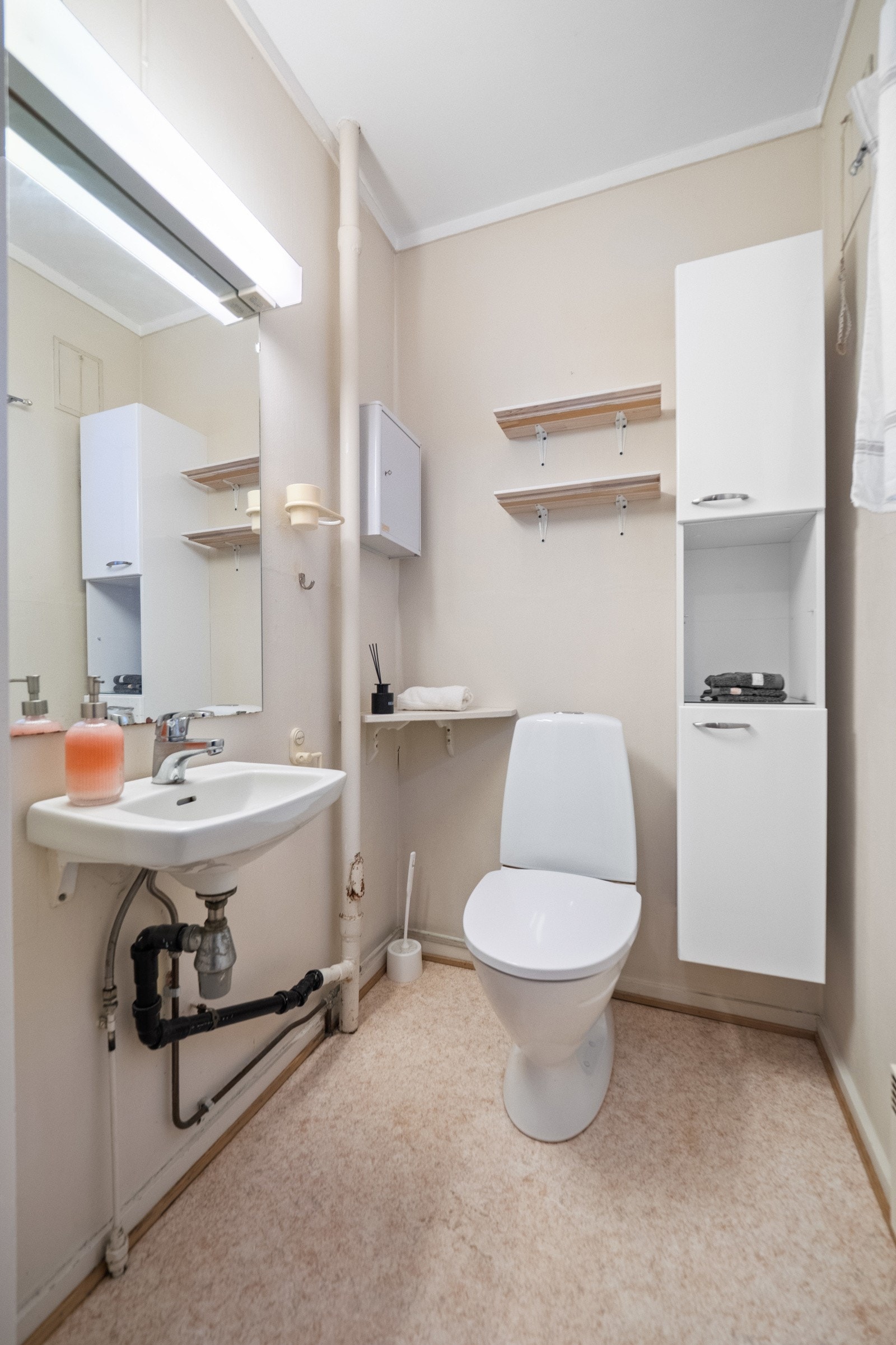 Toalettrom i tilknytning til gangen. Galleribilde