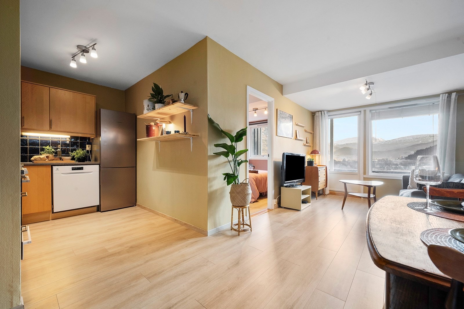 Leiligheten ligger fint til i Gravalsberget Burettslag på aksen mellom sentrum og sykehuset. Galleribilde