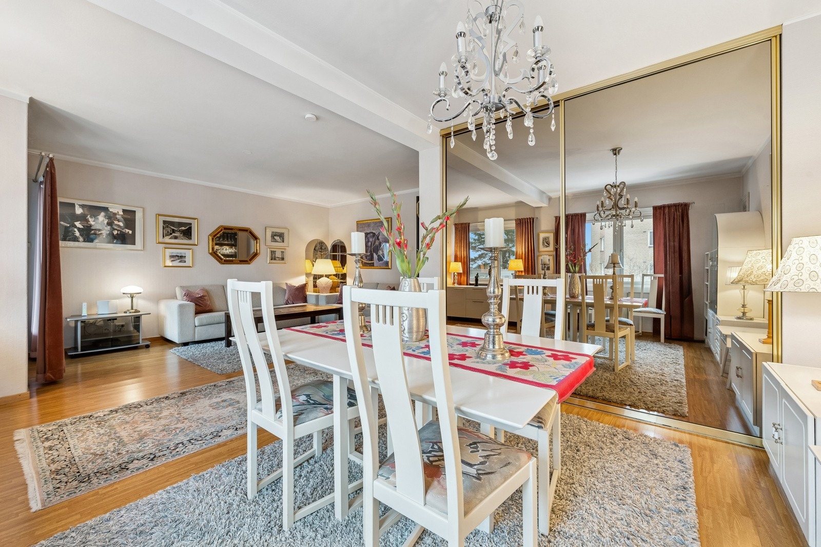 Hyggelig allrom for sosiale sammenkomster! Galleribilde