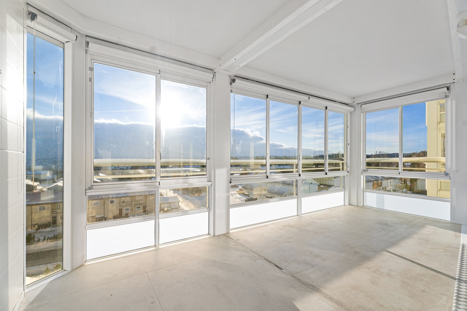 Den luftige beliggenheten gir en flott utsikt over Nedre Slettheia og mot Vågsbygd. Galleribilde