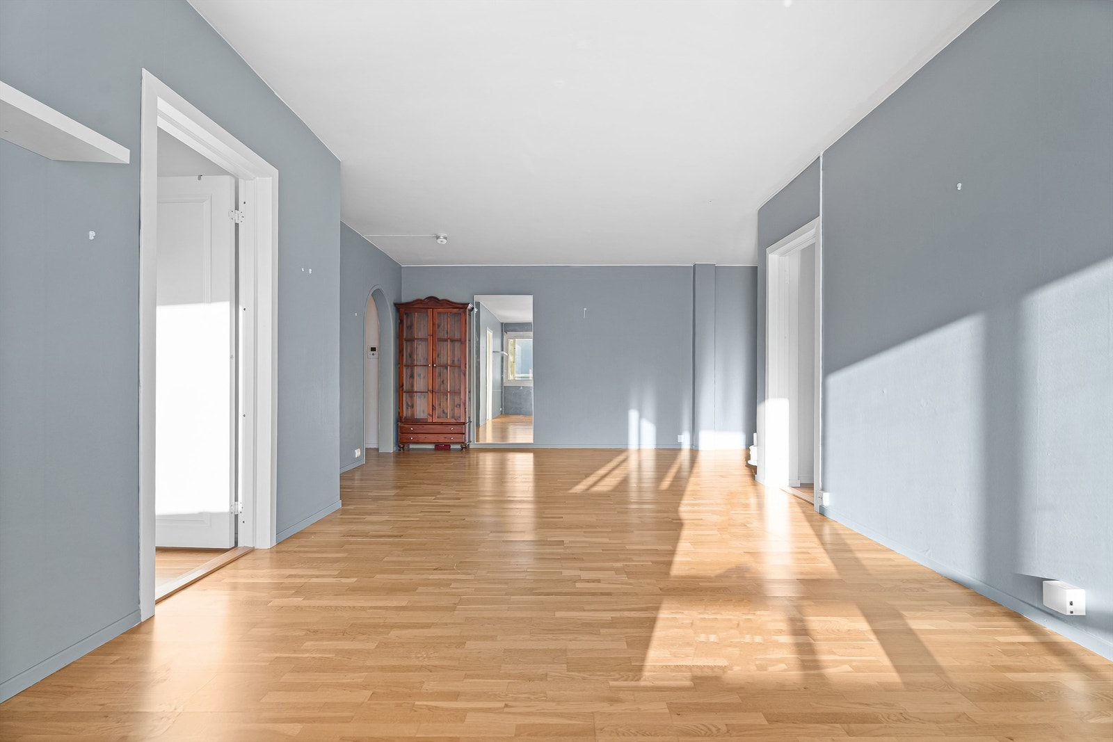 Til høyre er det inngang til kjøkkenet. Galleribilde