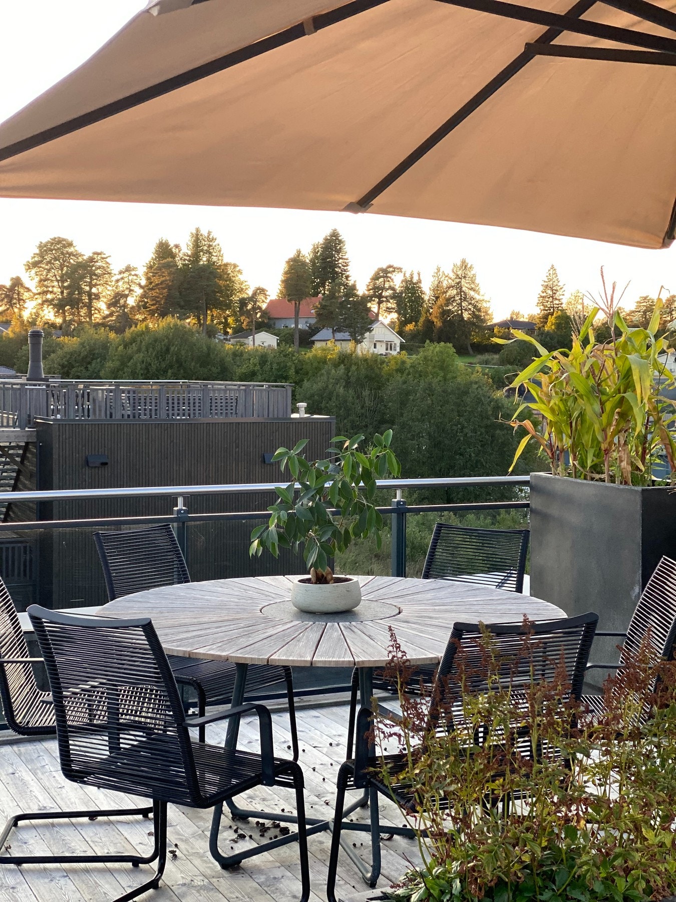 Takterrassen er på ca. 37 kvm, noe som inviterer til gode møbleringsmuligheter Galleribilde