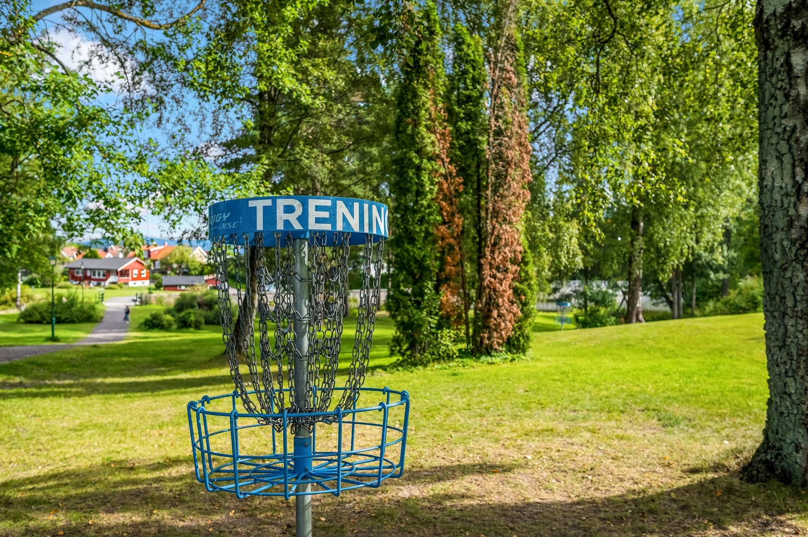 Bassengparken tilbyr frisbeegolf, andedam og en liten vandresti Galleribilde
