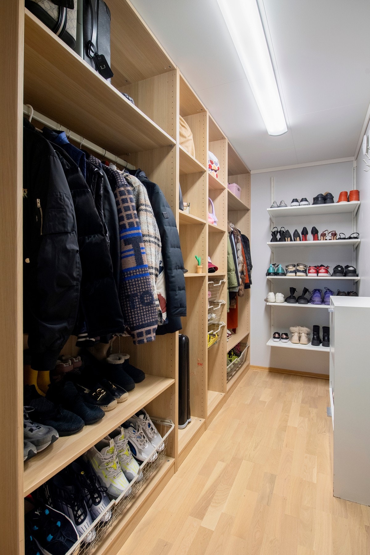 Svært praktisk bod/garderoberom ved entreen. Galleribilde