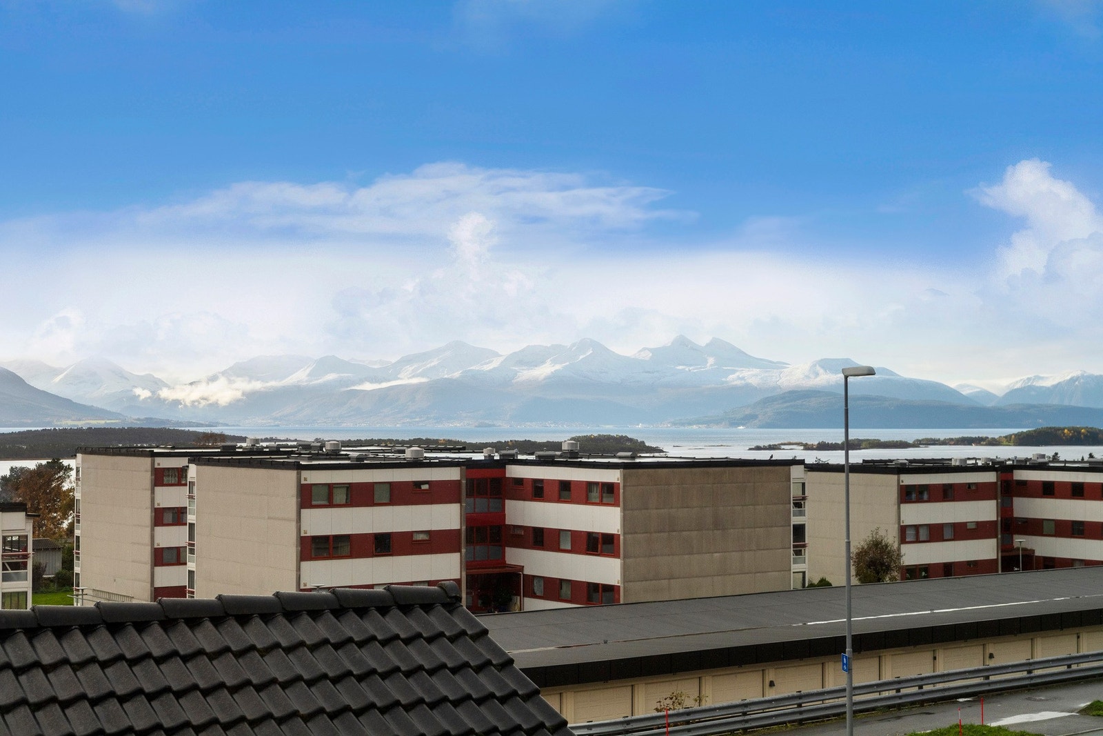 Utsikt mot sør fra eiendommen. Galleribilde