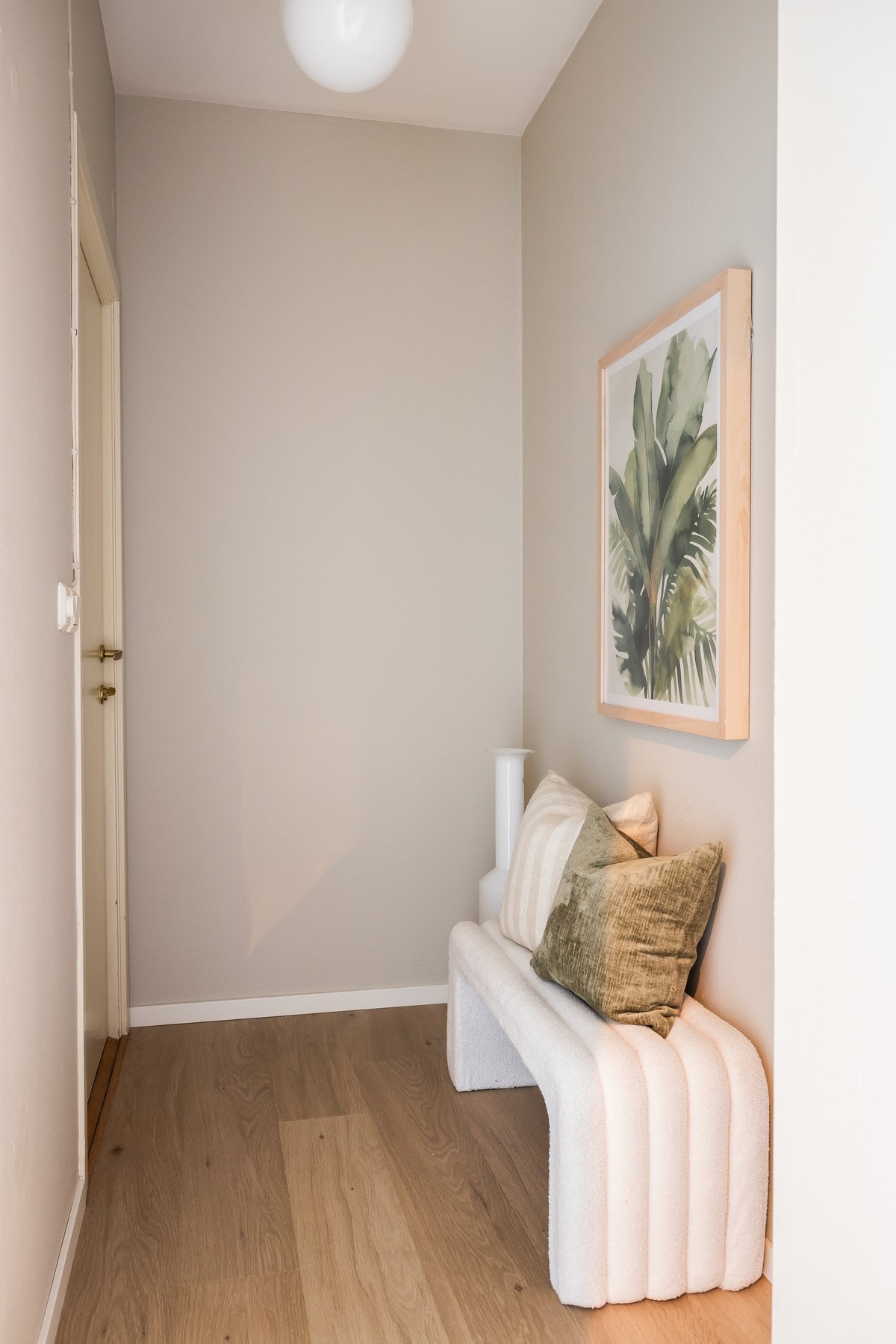 Det er to trappeløp i gården samt heis. Galleribilde