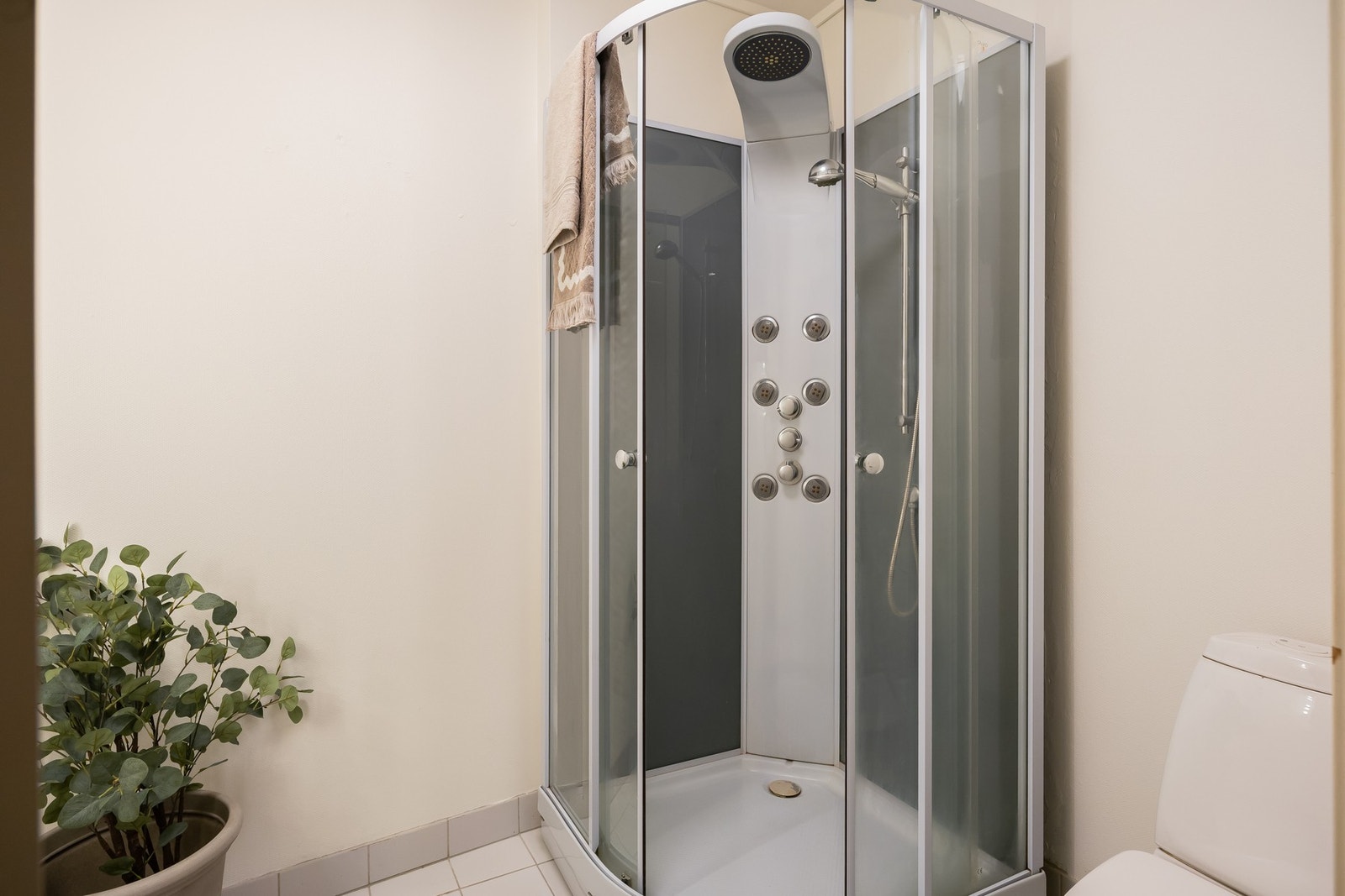 Dusjhjørne som gir god utnyttelse av plassen. Galleribilde