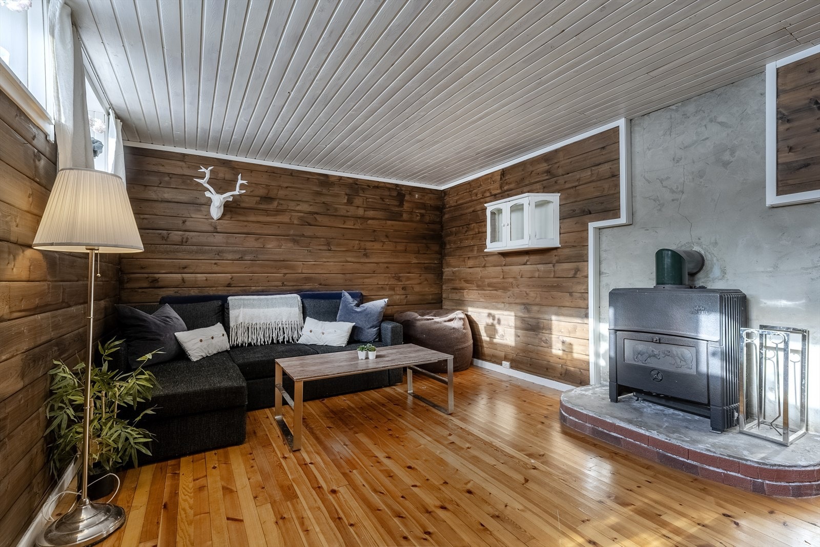 Kjellerstue (kjelleretasje) Galleribilde